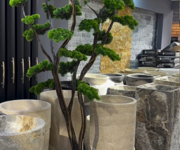 Traverten Vazolar ve Yapay Ağaçlar